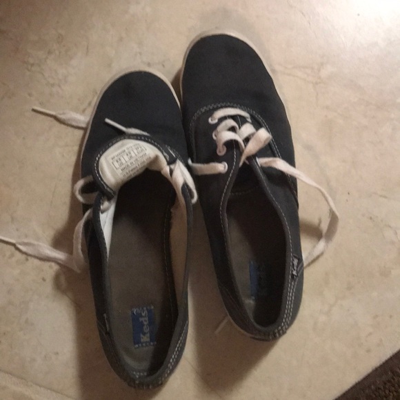 Keds used tennis shoes - Picture 3 of 3